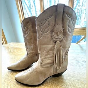 Women’s 8.5D Vintage Laredo Leather Tassel Western Boots Light Brown Tan